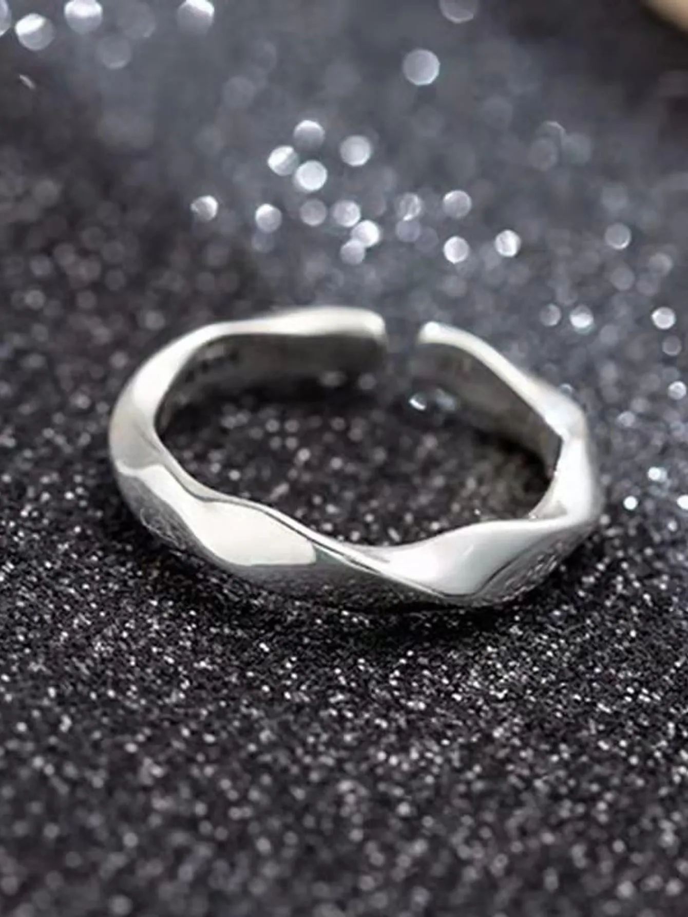 1pc Simple Moebius Band Ring For Men & Women, Chic Design For Index Finger Or Couple Ring