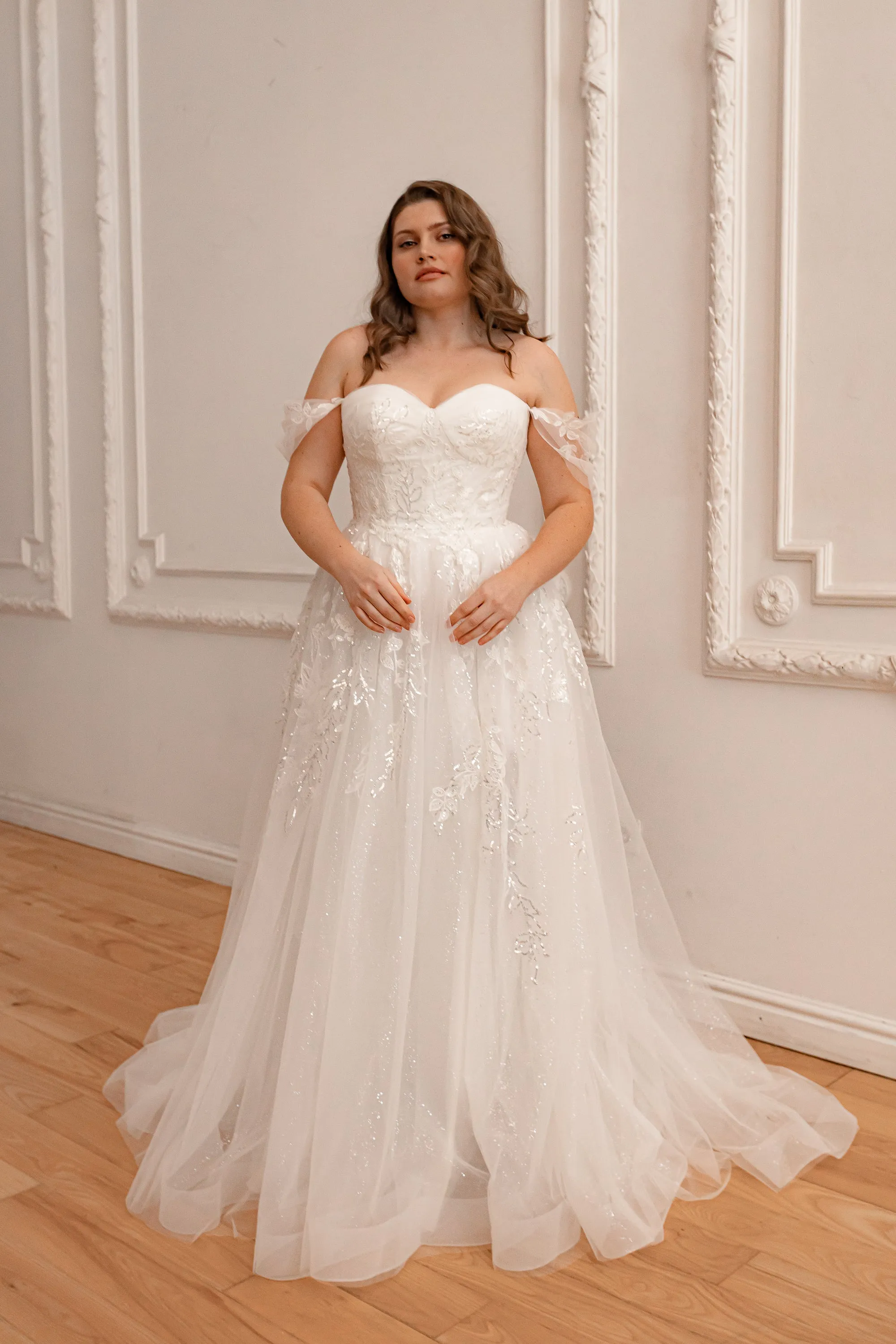 Plus Size Lace Wedding Dress Jackopa with Leg Slit