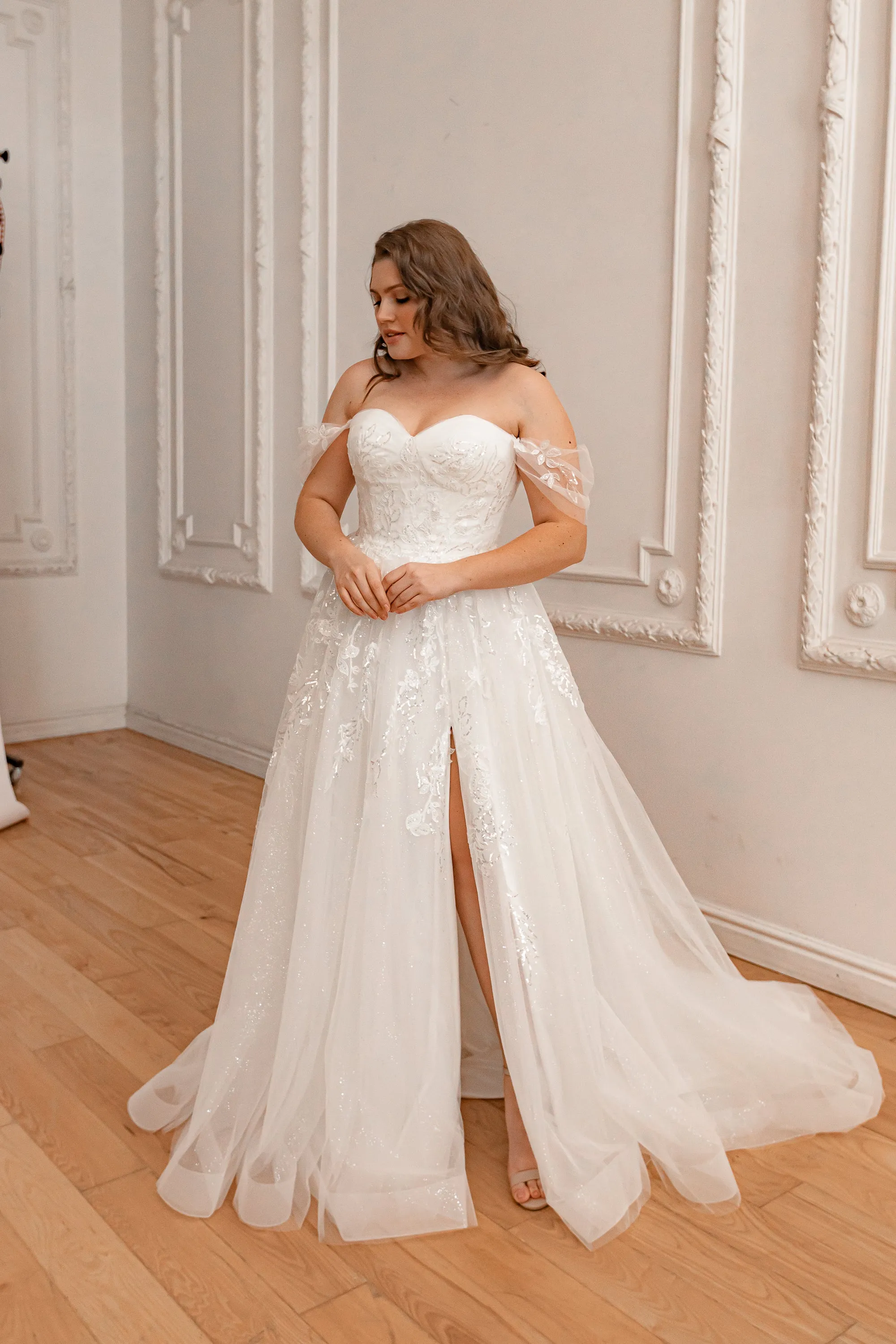 Plus Size Lace Wedding Dress Jackopa with Leg Slit